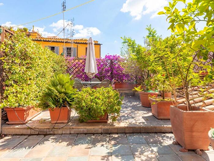 Casa bilocale in vendita in Vicolo del Leopardo, Trastevere, Roma