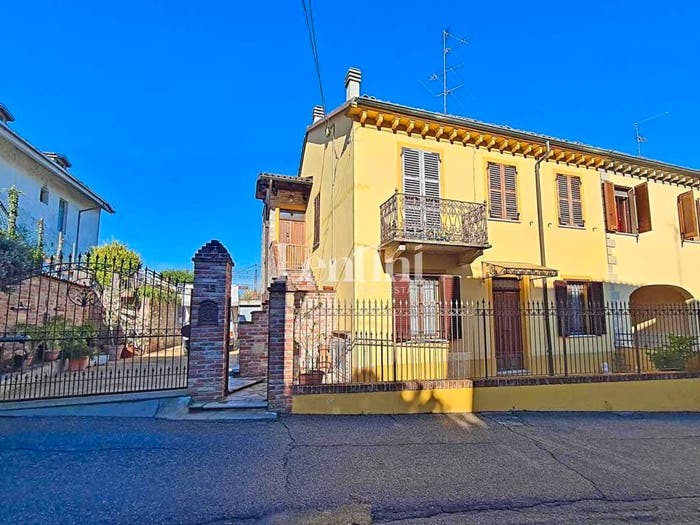Casa con 6 locali in vendita in Via Fratelli Sosso, Ronzone Salita Sant'Anna, Casale Monferrato