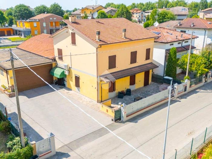 Casa con 6 locali in vendita in Via XXV Aprile, Centro, Castelnovo di Sotto
