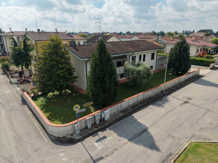 Appartamento quadrilocale in vendita in Via Andrea Mantegna, Centro, Goito