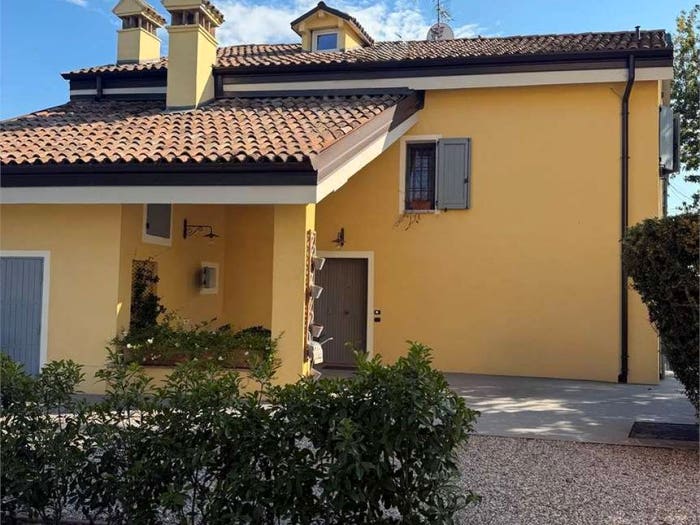 Casa con 6 locali in vendita in Cognento, Modena