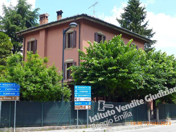 Appartamento con 6 locali in vendita in Via San Vitale, Centro, Carpineti