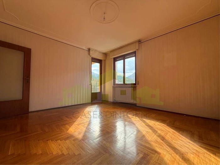 Casa con 6 locali in vendita in via isola di sopra, Centro, Borgosesia