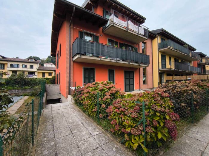 Appartamento trilocale in vendita in Via Cristoforo Colombo, Centro, Appiano Gentile