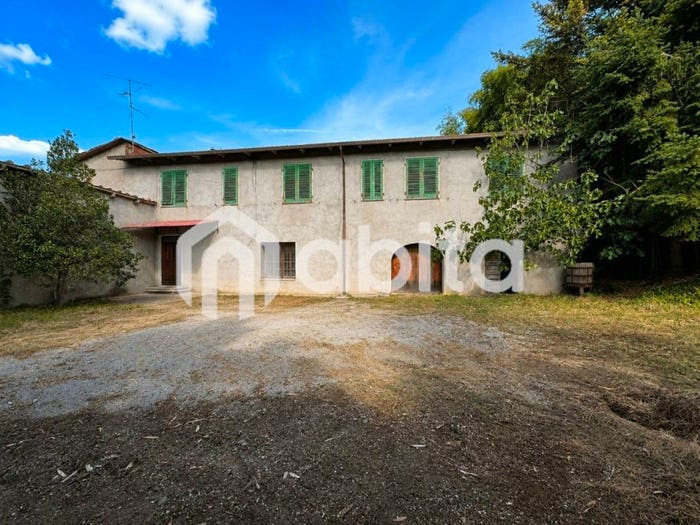 Casa quadrilocale in vendita in Via Chiantigiana, Pestello Ginestra, Montevarchi