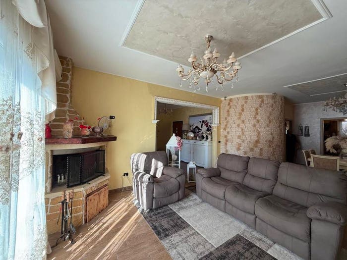 Appartamento con 6 locali in vendita in Via Alcide De Gasperi, Alezio