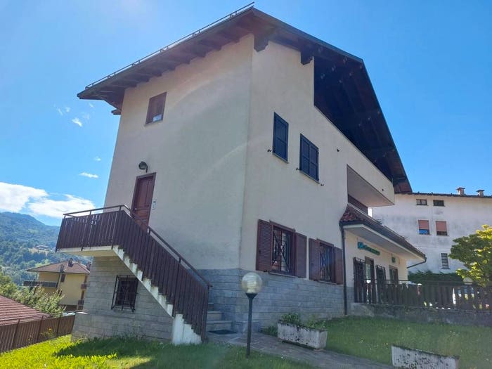 Appartamento con 6 locali in vendita in Via Trieste Pasturo LC Italia, Pasturo
