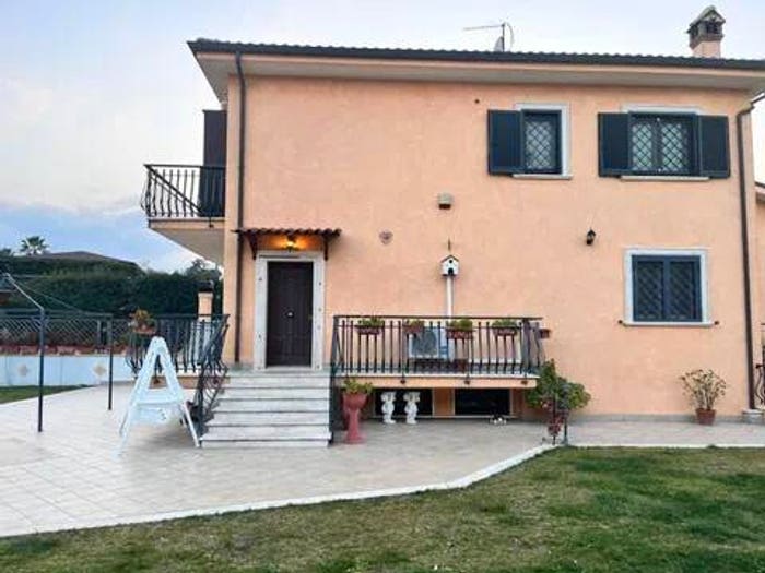 Casa quadrilocale in vendita in Via Casilina, Finocchio, Roma
