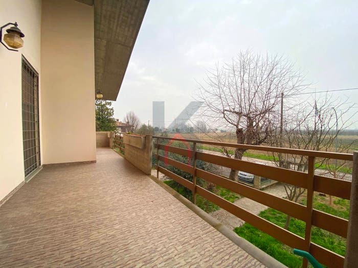 Casa con 6 locali in vendita in Roncadello, Forlì