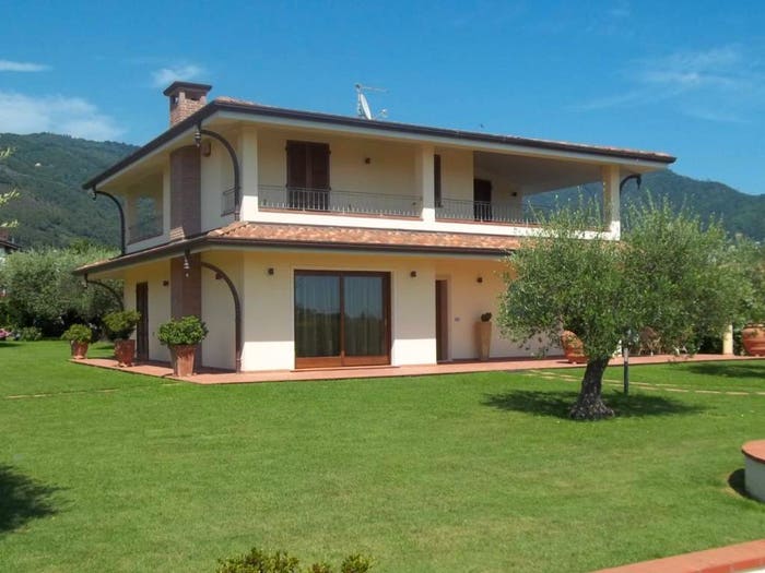 Casa con 6 locali in vendita in Cinque Vie, Massa