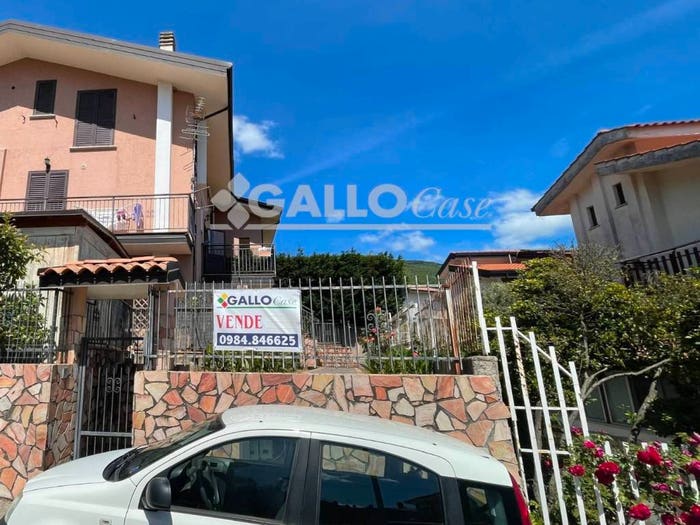 Appartamento trilocale in vendita in Via Enrico Granato, Amendola, San Fili