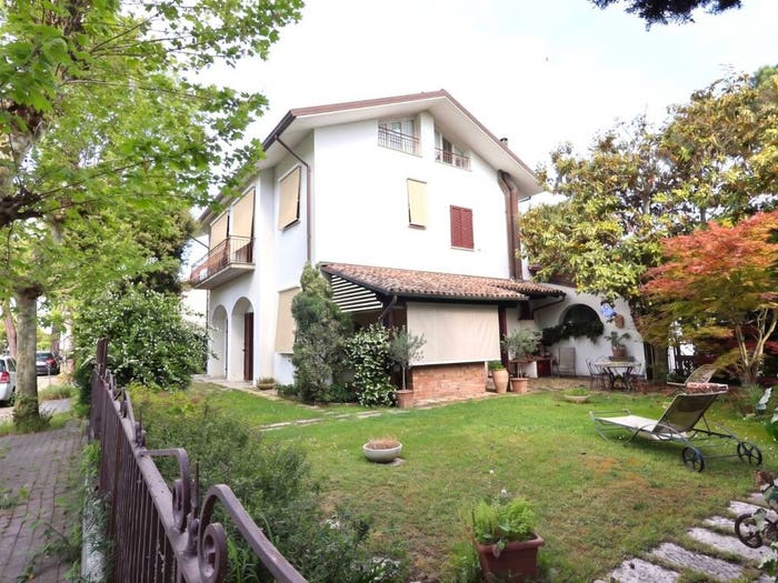 Appartamento con 5 locali in vendita in Via Fratelli Zeno, Lido di Savio Lido di Classe, Ravenna
