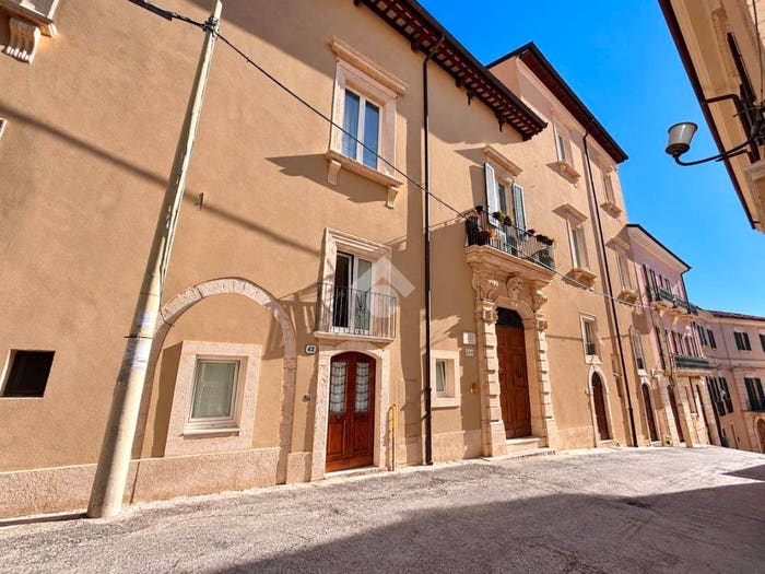 Appartamento quadrilocale in vendita in Via Cimino, Villa Comunale, L'Aquila