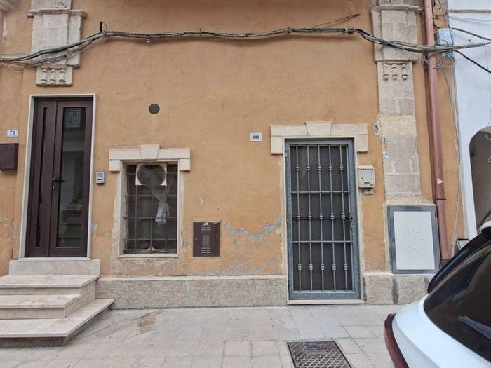 Appartamento con 6 locali in vendita in Via Tenente Occhinegro, Carosino