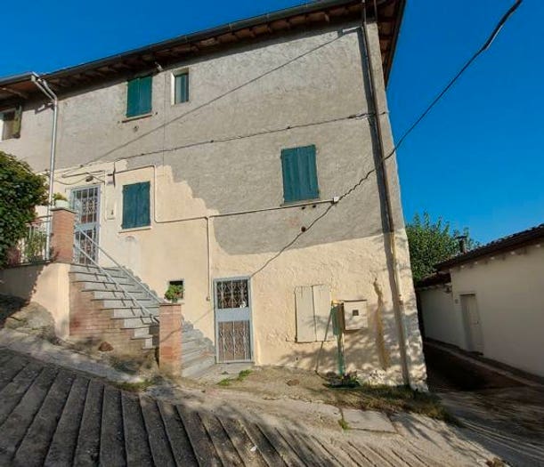 Casa bilocale in vendita in Strada Statale del Passo Brasa, Monte Orsello, Guiglia