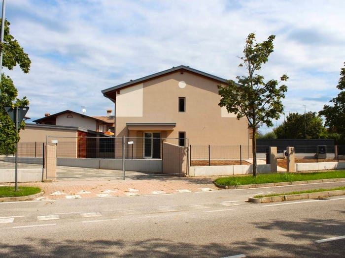 Casa con 6 locali in vendita in Via Sant'Antonio, Centro, Roveredo in Piano
