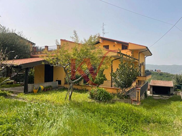 Casa in vendita in VIA BARACCHE, Castell'Umberto