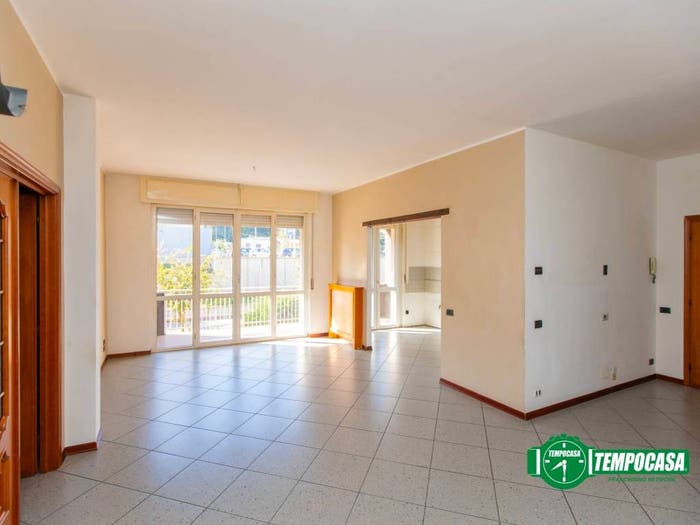 Appartamento trilocale in vendita in Via San Giovanni, Centro, Oleggio