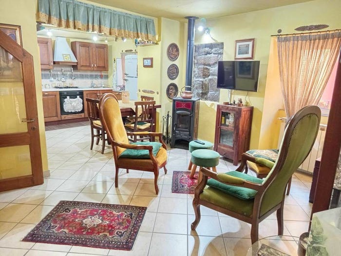 Casa con 6 locali in vendita in Via Castello, Follomonte, Follo
