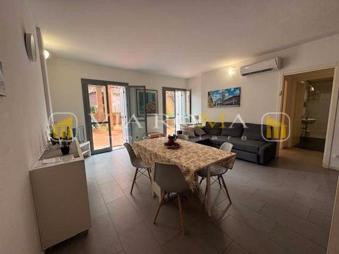 Appartamento bilocale in vendita in Piazza Anfiteatro Torre Guinigi, Lucca