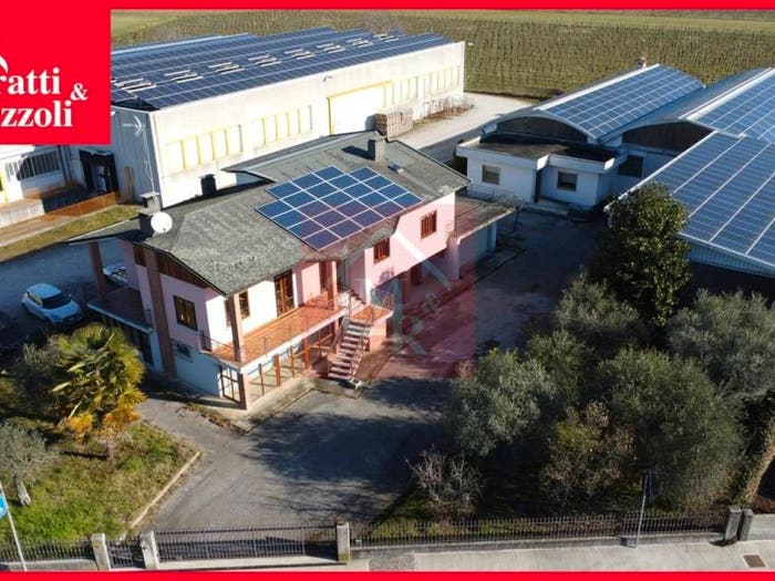 Casa con 6 locali in vendita in Via Giovanni ventitreesimo, Corno di Rosazzo
