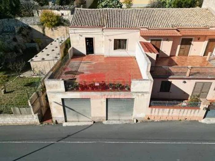 Casa con 5 locali in vendita in Corso Sicilia, Modica Alta, Modica
