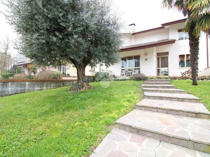 Casa quadrilocale in vendita in Viale VIII Marzo, Centro, Concordia Sagittaria