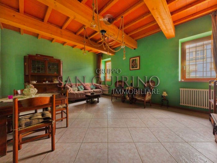 Casa con 6 locali in vendita in Via Raffaello, Centro, Moglia