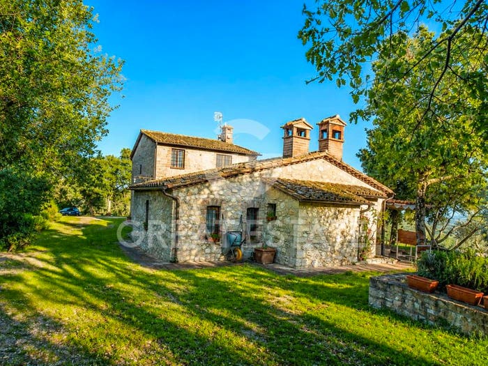 Casa con 6 locali in vendita in Avigliano Umbro