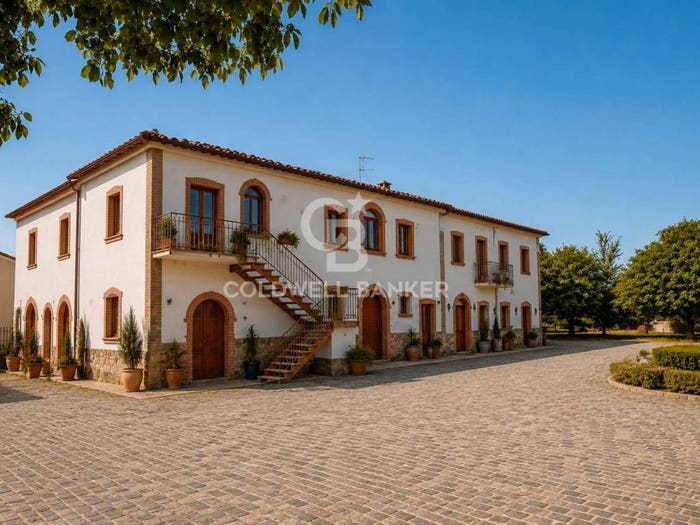 Casa con 6 locali in vendita in Via del Santo, Montepulciano