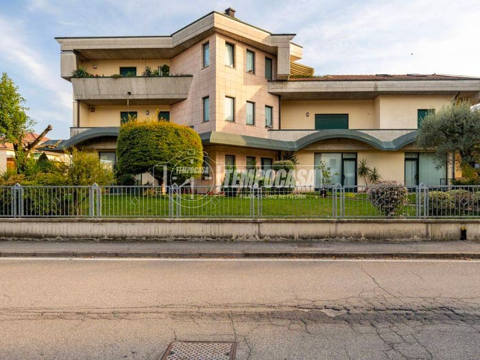 Casa con 6 locali in vendita in Via della Cascinetta, Bariano