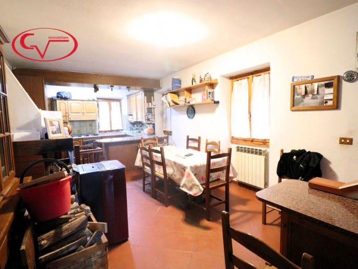 Casa con 6 locali in vendita in Via Giuseppe Verdi, Bucine