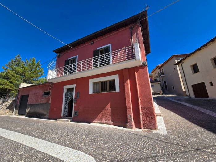 Casa trilocale in vendita in Via della Fonte, San Martino, Barisciano