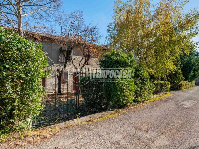Appartamento con 6 locali in vendita in Via Castelvecchio, Baiso