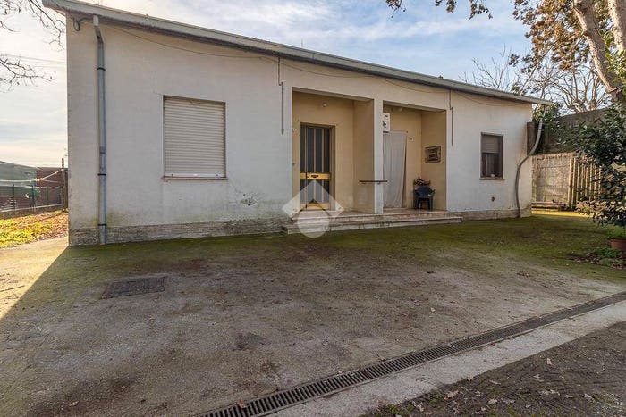 Casa con 6 locali in vendita in Via Becchi Tognini Est, San Zaccaria, Ravenna