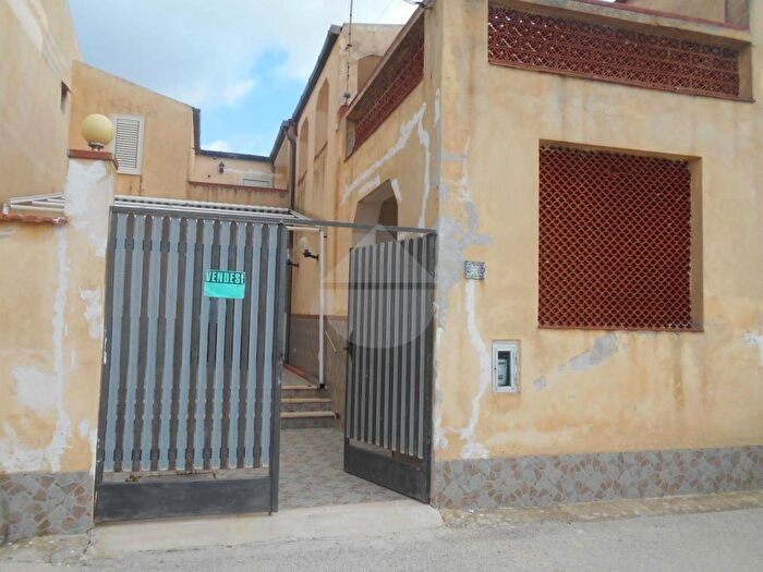 Casa con 5 locali in vendita in Via, Castelvetrano