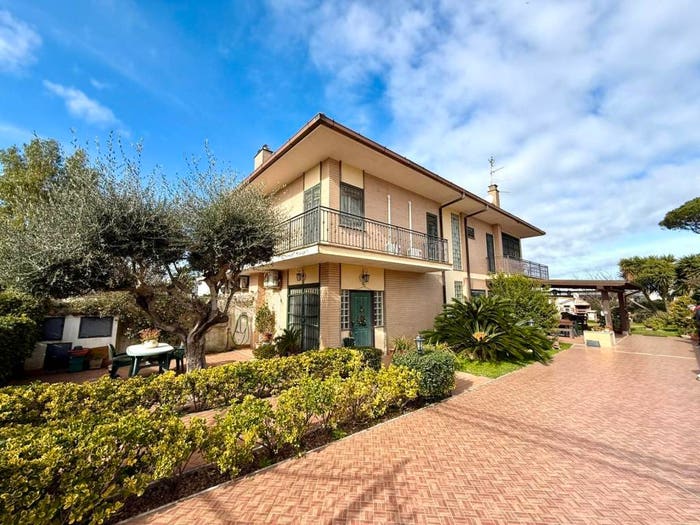 Casa con 6 locali in vendita in Viale Corona Boreale, Colle Romito, Ardea
