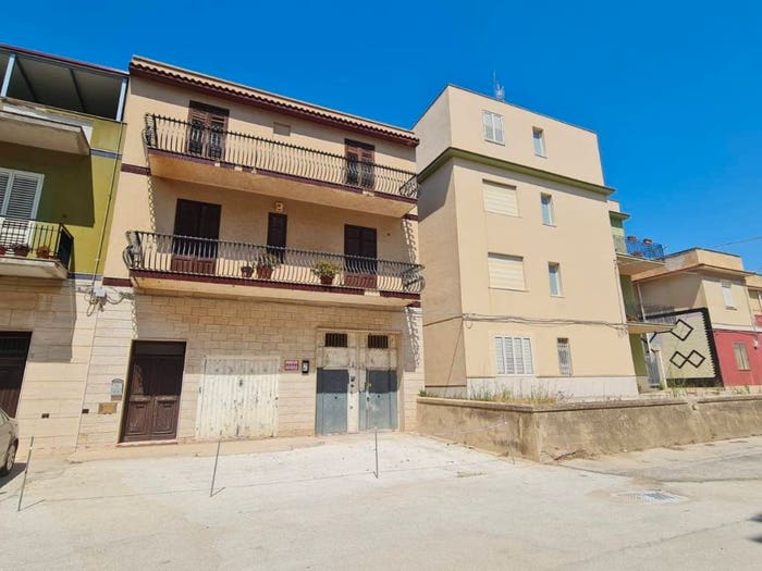 Casa con 6 locali in vendita in Via Giovanni Gentile, Centro, Castelvetrano