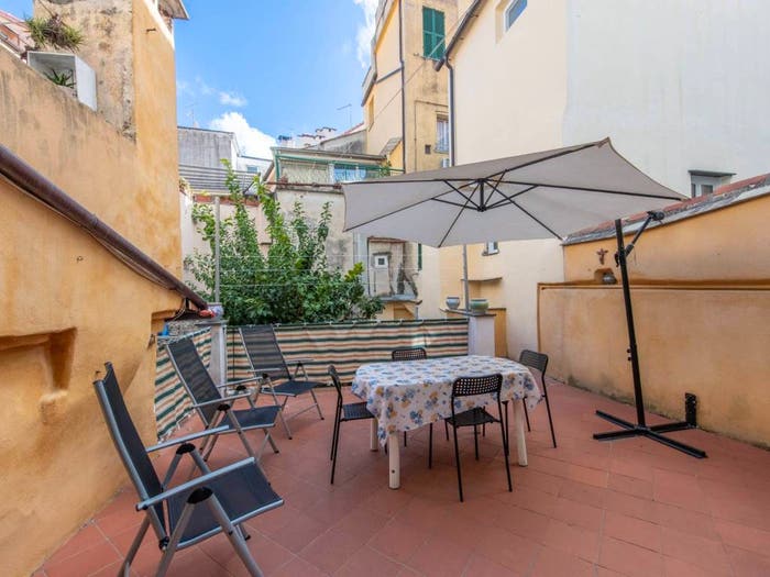 Appartamento con 6 locali in vendita in Via Cristoforo Colombo, Centro, Noli