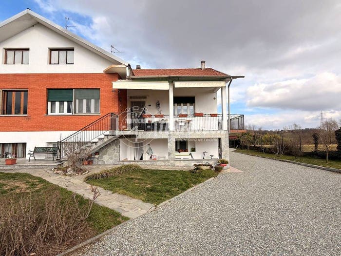 Casa con 6 locali in vendita in Via Salussola, Massazza