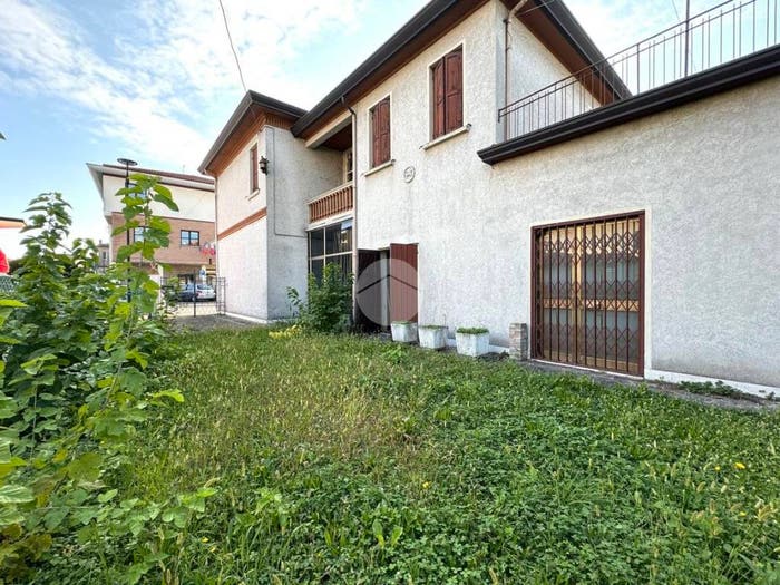 Casa con 6 locali in vendita in Via Manzoni, Maerne, Martellago