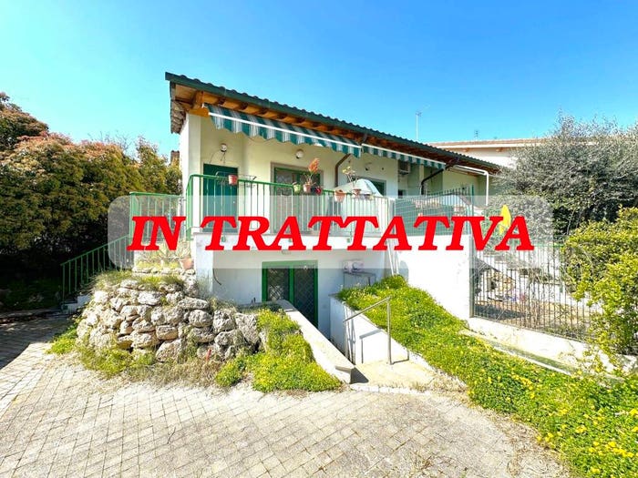 Casa quadrilocale in vendita in Via Bomporto, Acilia, Roma