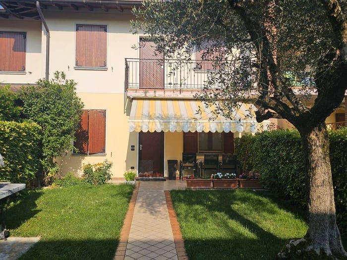 Appartamento trilocale in vendita in Via Trieste, Carzago Riviera, Calvagese della Riviera