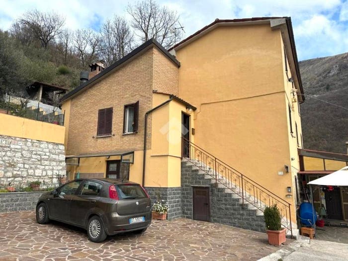 Appartamento trilocale in vendita in Madonna del Ponte, Centro, Gubbio