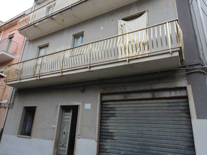 Casa con 6 locali in vendita in VIA MARIO RAPISARDI, Francofonte