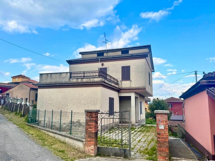 Casa con 6 locali in vendita in Via Colle Leo Basso, Ceccano