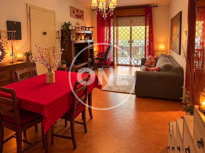 Appartamento trilocale in vendita in Largo Silvi, Castelverde, Roma