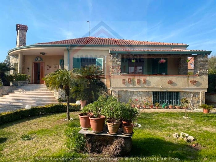 Casa con 6 locali in vendita in Via Ripuaria, Varcaturo, Giugliano in Campania