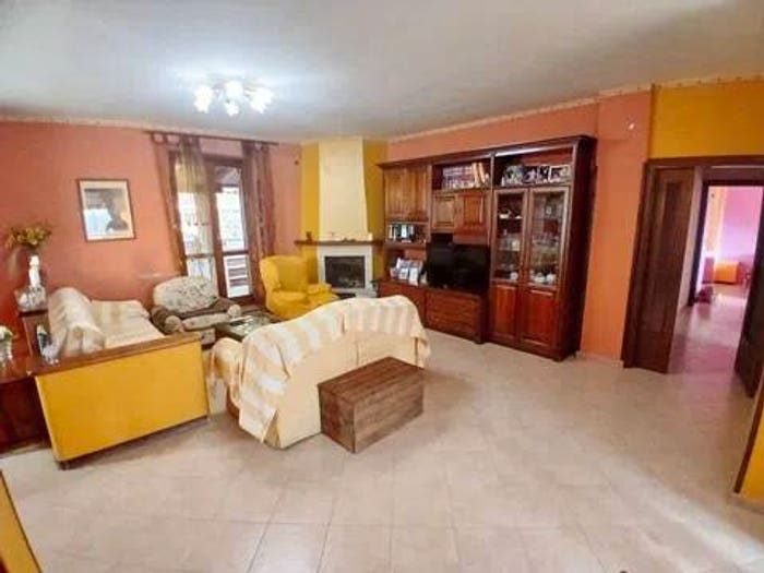 Appartamento con 5 locali in vendita in Via Cocuruzzo, Fondi