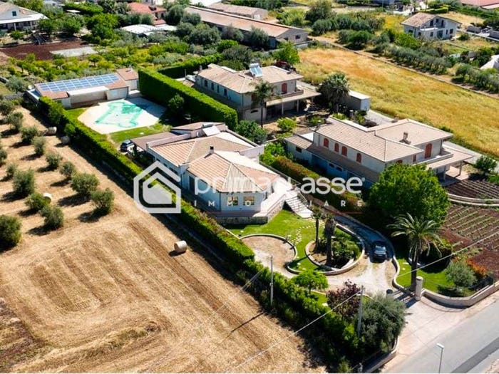 Casa con 6 locali in vendita in Modica Sorda, Modica